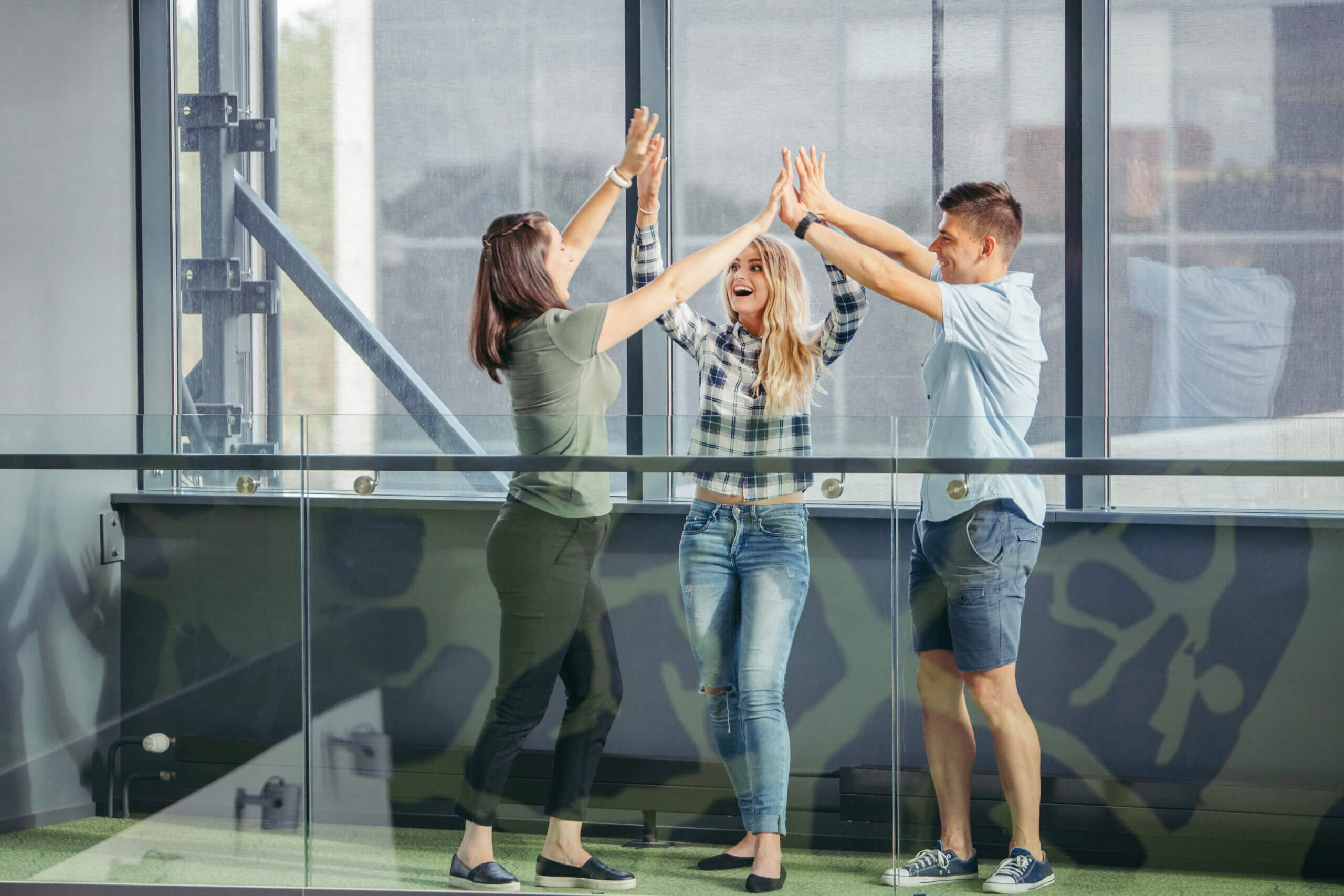 friends-giving-high-five